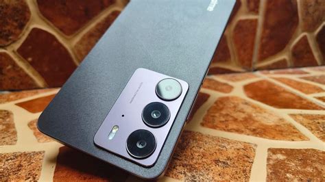 Realme 12: Mengupas Tuntas Sang Pendatang Baru di Dunia Smartphone